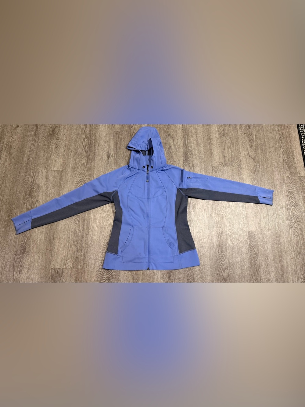 Women’s Size M Athleta Periwinkle Zip Hoodie In Great Used Condition